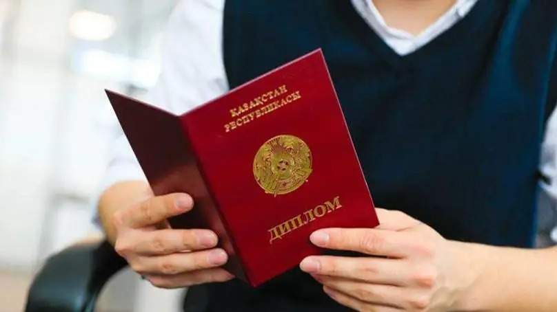 ШҚО-да жалған диплом жасатқан жаттықтырушы сотталды