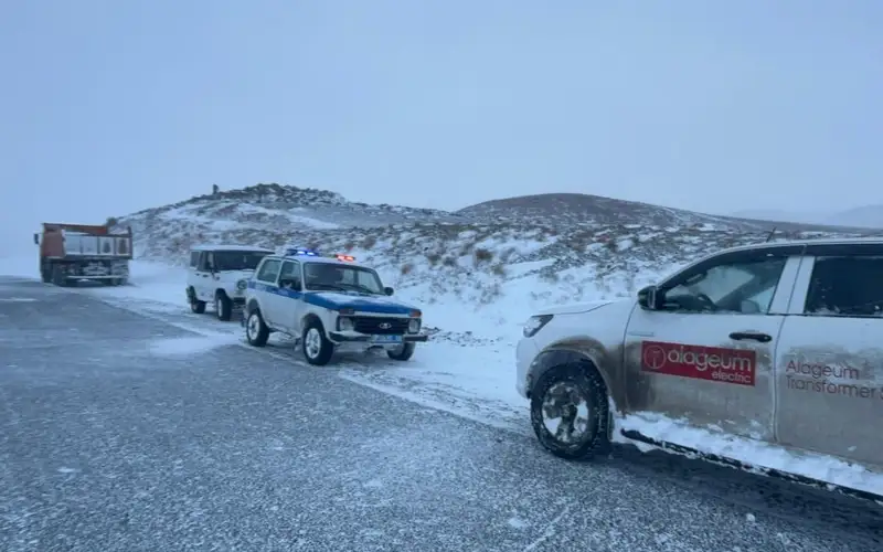 Снегопады, метели, ограничение видимости стали причиной закрытия ряда трасс на территории Жамбылской области, передает корреспондент агентства Kazinform.