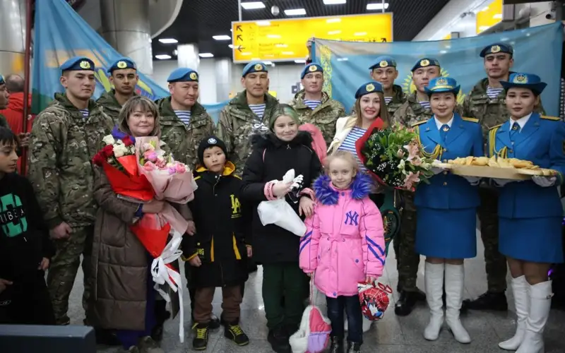 Ангелину Лукас торжественно встретили в аэропорту Алматы