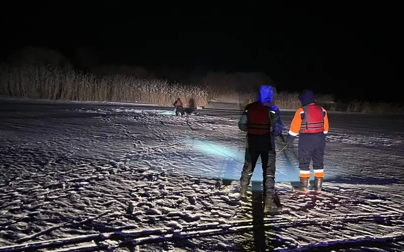 Машина с рыбаками провалилась под лёд в Карагандинской области