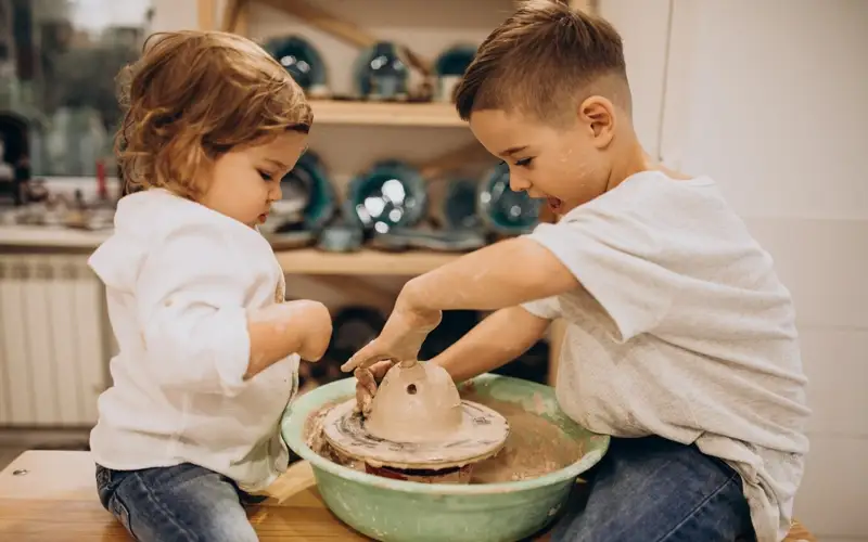 Гончарную мастерскую открыли в школе для особенных детей в Павлодаре