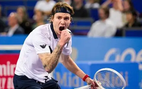 Александр Бублик выиграл турнир в Монпелье