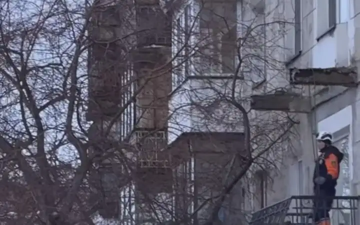 Балкон обрушился в Петропавловске
