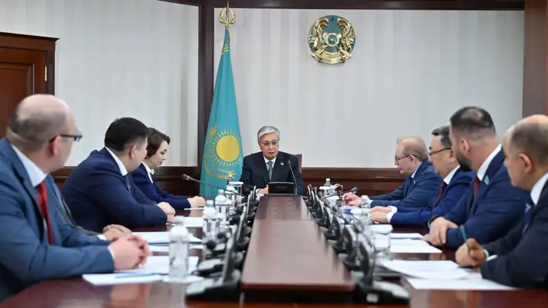 Президент Казахстана провел встречу с руководителями парламентских фракций  