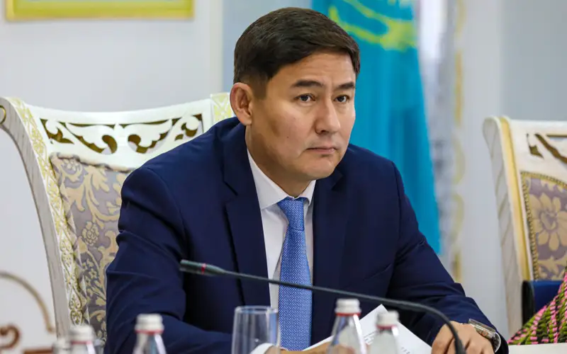 азамат есқараев