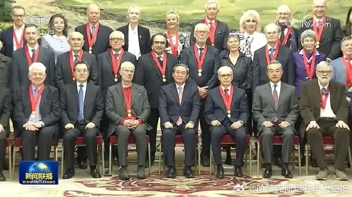 中国政府授予哈国眼科医生在华外国专家最高荣誉