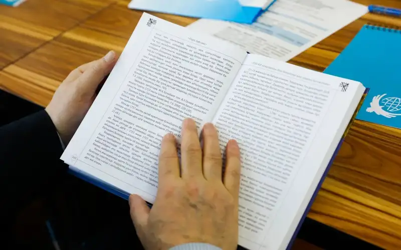 Хитой австралиялик ёзувчини ўлим жазосига ҳукм қилди