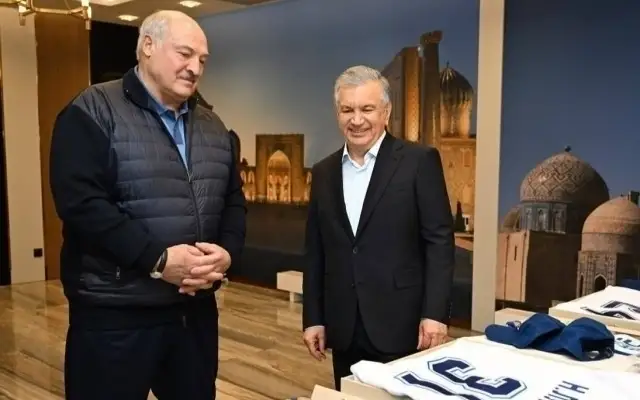 Mırzıeev pen Lýkashenko «Nomad» pen «Hýmo» hokkeı komandalary arasyndaǵy kezdesýdi tamashalady