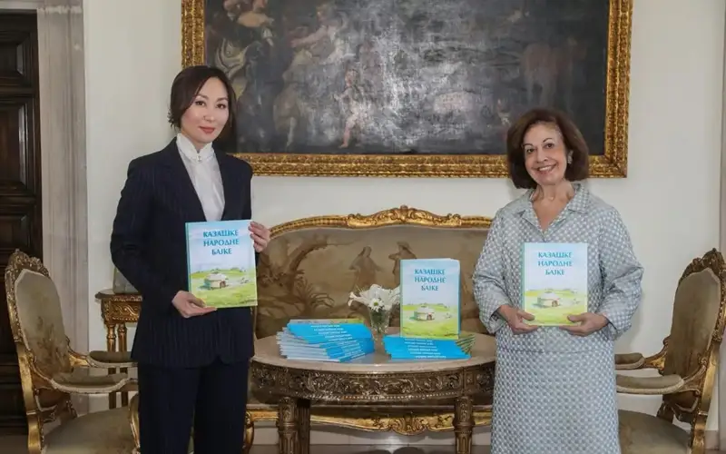 Сербия валиаҳд маликасига серб тилидаги қозоқ эртаклари совға қилинди