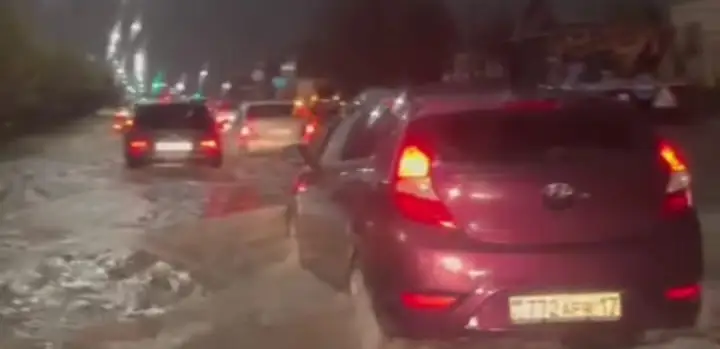  «Жақында қайық аламыз»: Шымкент көшелерін су басты