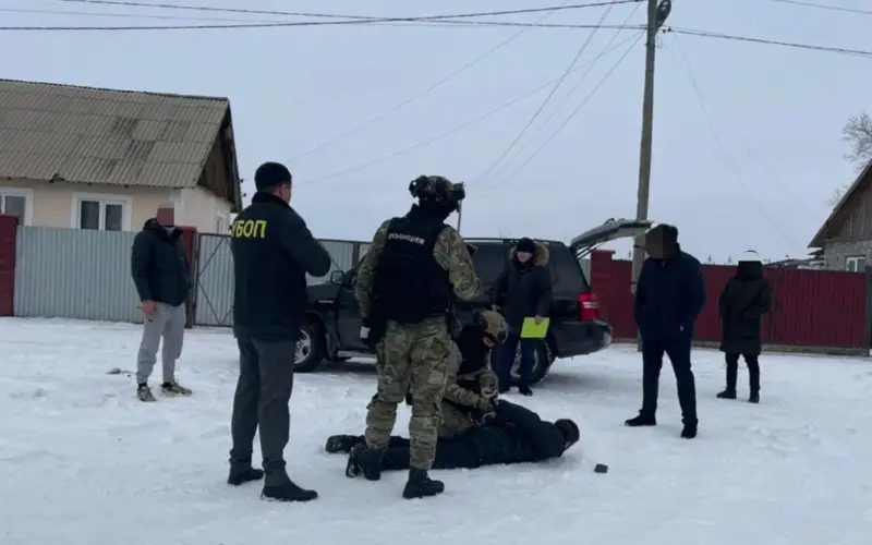 شارۋا قوجالىعى باسشىسىنان ميلليون تەڭگە بوپسالاعان جەتىسۋلىق كۇدىكتى ۇستالدى