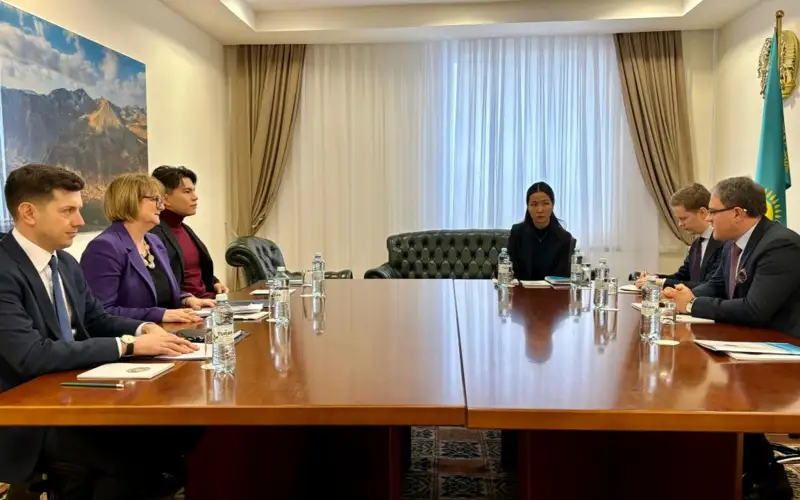 副外长会见英国和北爱尔兰驻哈大使