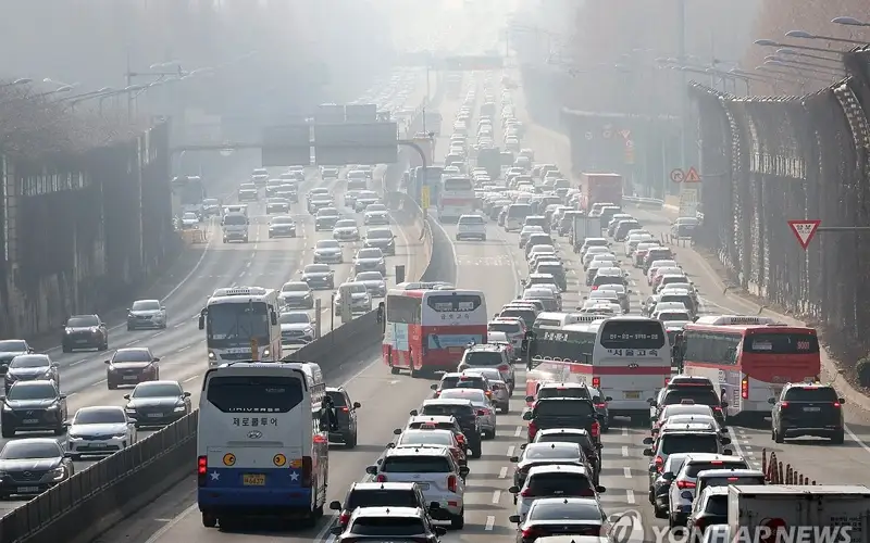 5.2mln cars to hit the road in S Korea on 1st day of Lunar New Year holiday