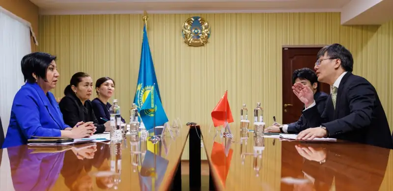 Председатель Комитета культуры МКИ РК Кумис Сеитова встретилась с советником посла Китая в Казахстане 