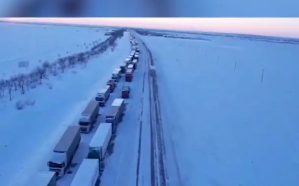 30-километровый затор из авто образовался в Актюбинской области