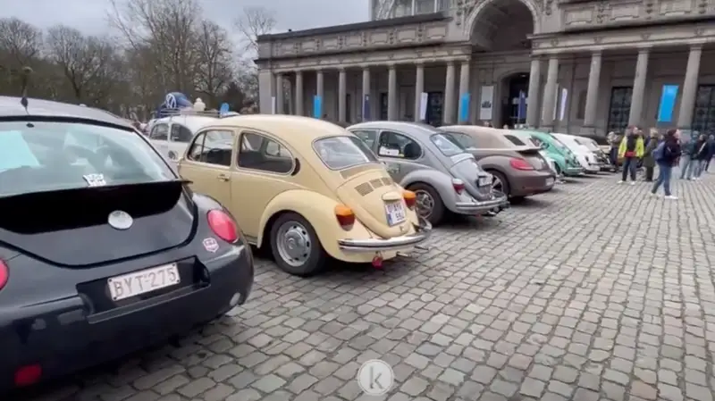 300 ретро автомобилей Фольксваген «жук» 