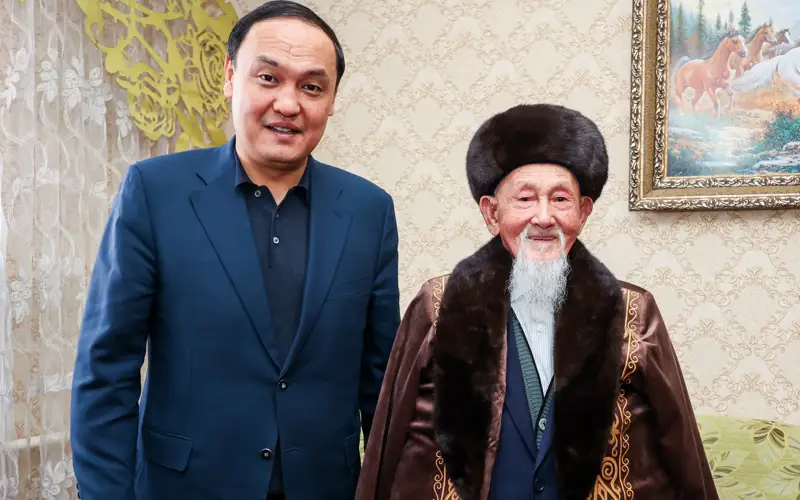 Со 100-летием поздравили жамбылского ветерана Великой Отечественной войны