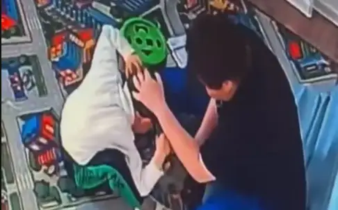 били ребенка