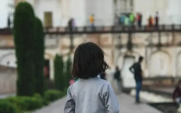 Saryaǵashtaǵy 5 jasar qyzdyń ólimi: Pedofıldi teksergen probatsııa qyzmetkeri 2 jylǵa sottaldy