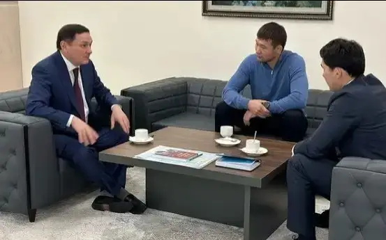 ҚР Туризм ва спорт вазири таниқли файтер Шавкат Раҳмоновни қабул қилди