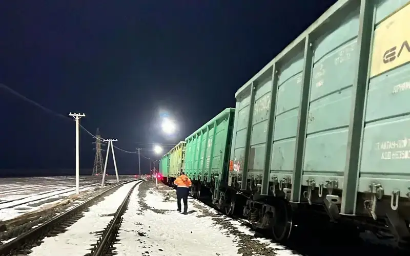 Вагоны с серой сошли с рельсов в Атырауской области