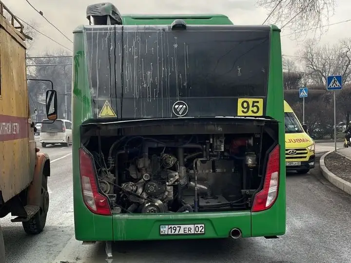 Автобус загорелся в Алматы