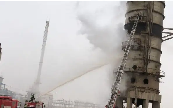 Нефтехимические отходы загорелись в Актау