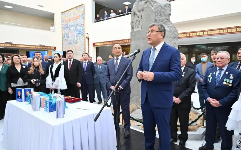 Председатель Мажилиса передал приветствие Президента участникам конференции, посвященной Бердибеку Сапарбаеву