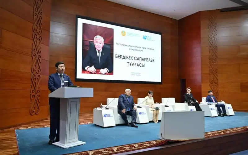 ҚР Мажилиси раиси Президентнинг анжуман иштирокчиларига табригини ўқиб берди