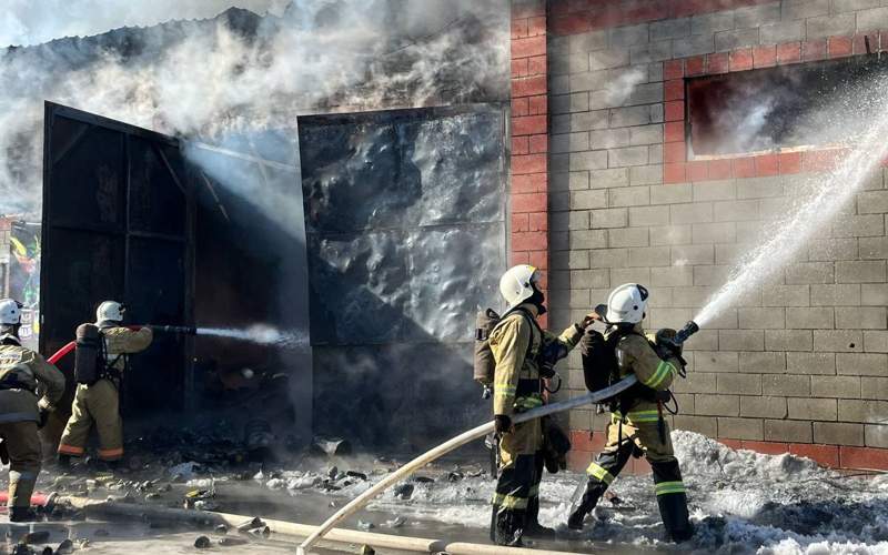 Крупный пожар на складах в Алматы 17 февраля 2024г. Крупный пожар на складах в Алматы 17 февраля 2024г.