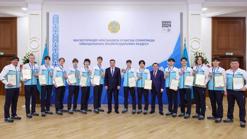 别克帖诺夫会见冬青奥会哈萨克斯坦获奖选手 别克帖诺夫会见冬青奥会哈萨克斯坦获奖选手