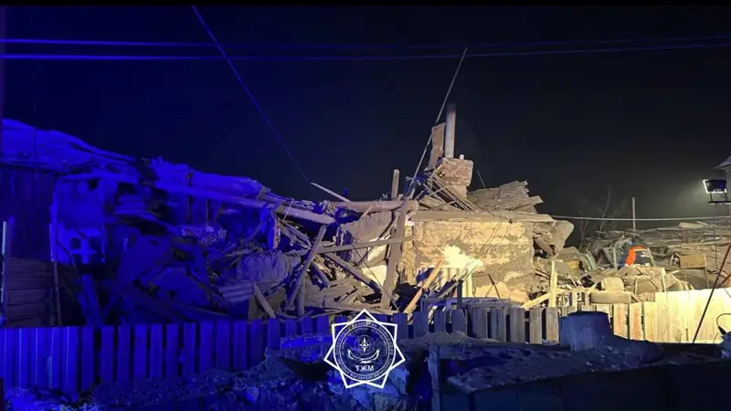 Жилой дом разрушился при взрыве в Караганде