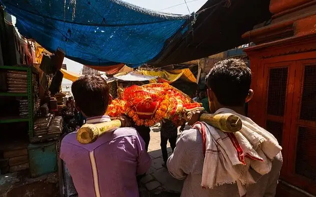 Женщина в Индии «ожила» за несколько минут до собственной кремации