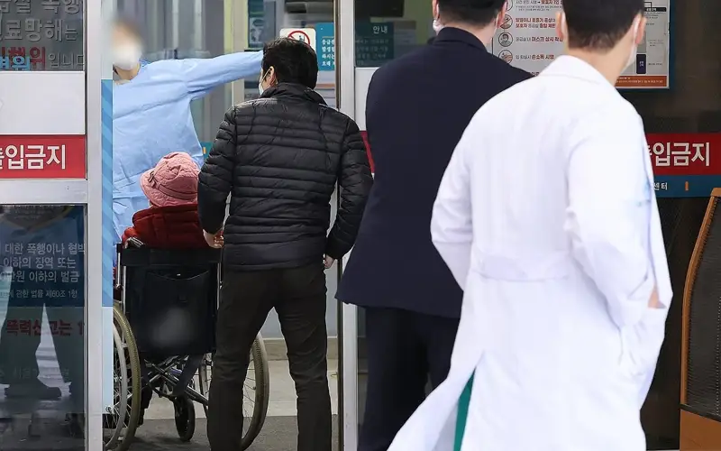 韩政府和医疗界矛盾持续激化 患者遭殃