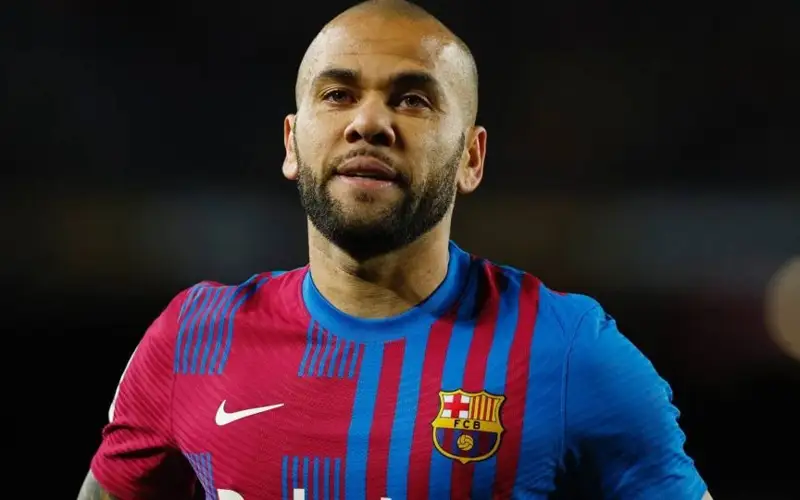 Дани Алвес, футбол