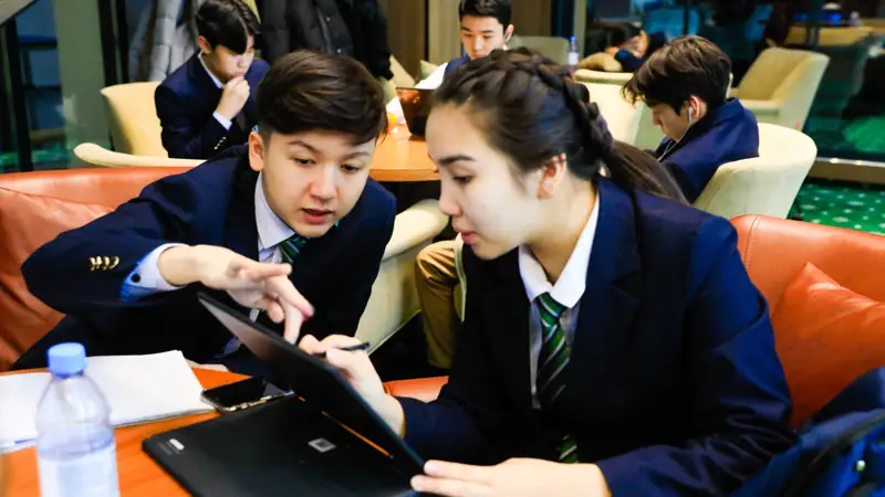 Школьники, школа, компьютер, технологии