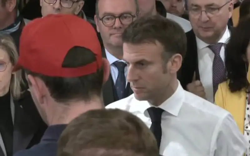 Фермеры организовала беспорядки на сельскохозяйственной выставке с участием президента Франции