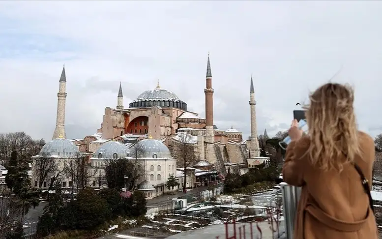 Более 2 млн иностранных туристов посетили Турцию в январе 