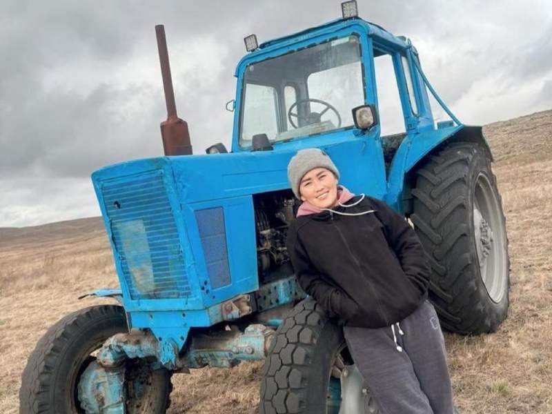 Келинка-трактористка