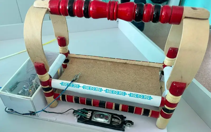 Умную колыбель создал  школьник из области Абай