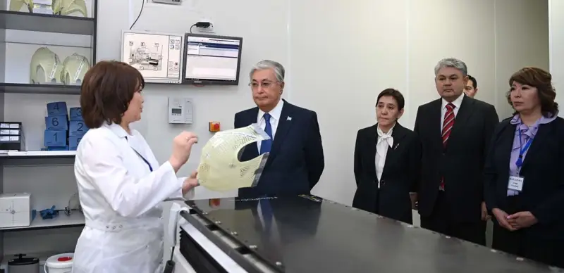 Глава государства ознакомился с деятельностью Центра лучевой терапии и диагностики в Усть-Каменогорске