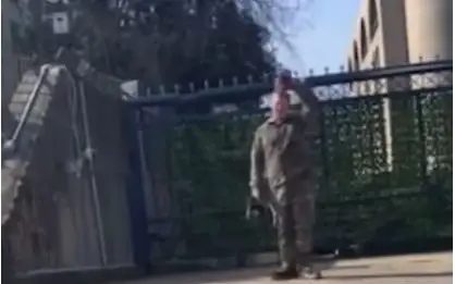 В США военный в знак протеста поджег себя у посольства Израиля