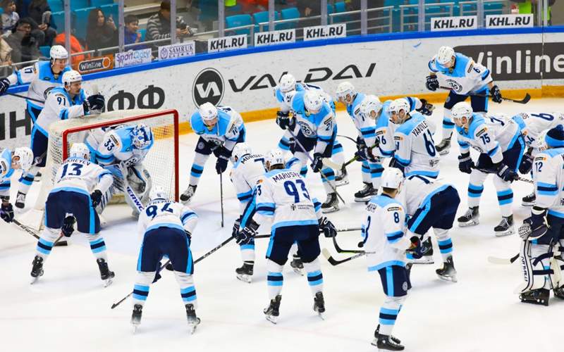«Барыс» завершил сезон в КХЛ победой над «Сибирью» «Барыс» завершил сезон в КХЛ победой над «Сибирью»