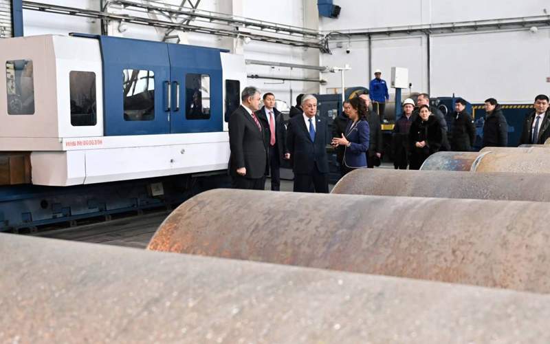 Глава государства посетил Усть-Каменогорский титано-магниевый комбинат