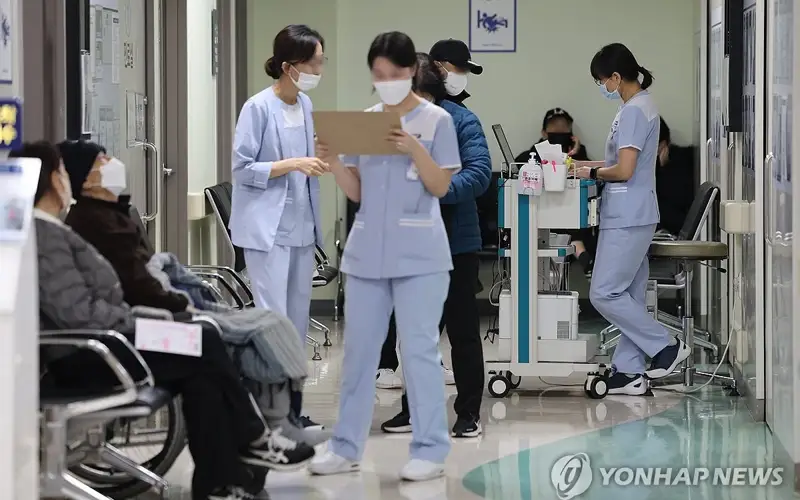 韩国护士今起临时“合法行医”填补医疗空缺