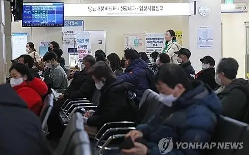 Mass walkout by trainee doctors nears deadline as health services crippled in S Korea