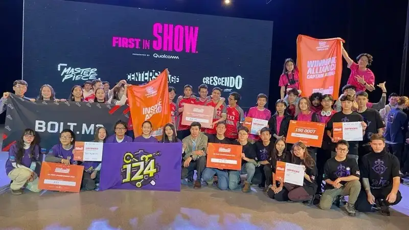 Робот йиғувчи ўқувчилар