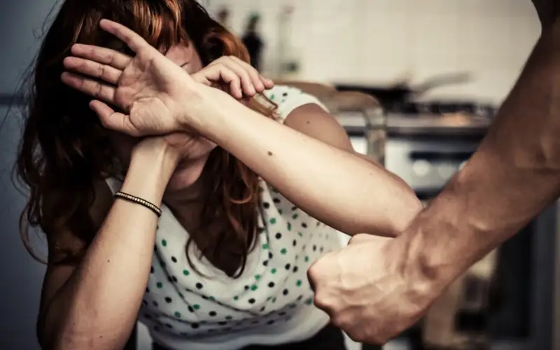 трудовое рабство, бытовое насилие