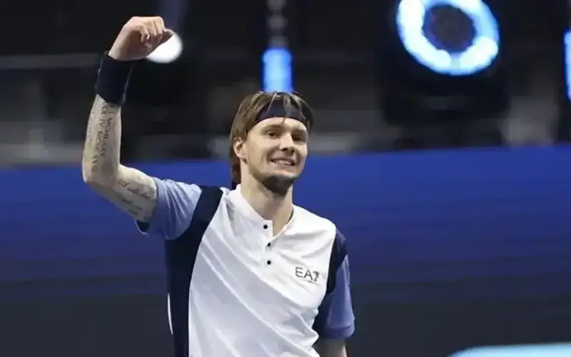 Александр Бублик вышел в полуфинал турнира в Дубае