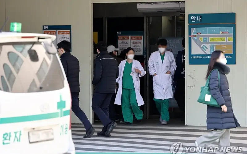 韩政府：离岗医生数连续两天下降 近300人返岗